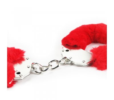 Красные металлические наручники с мехом Fetish Pleasure