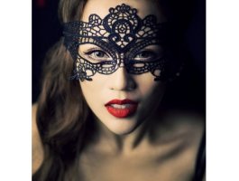 Черная ажурная маска