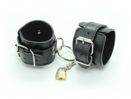 Черные BDSM наручники с замком Черные BDSM наручники с замком
