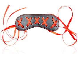 Черно-красная маска из экокожи на лентах Черно-красная маска из экокожи на лентах